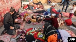 ชาวปาเลสไตน์ได้รับบาดเจ็บจากการโจมตีทางอากาศของอิสราเอลใกล้โรงเรียนแห่งหนึ่งในเขตราฟาห์ ทางใต้ของฉนวนกาซ่า เมื่อวันที่ 24 ตุลาคม 2023 (ภาพจากเอเอฟพี) 