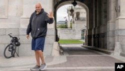 Senator Džon Feterman, demokrata iz Pensilvanije, na Kapitol hilu, 17. aprila 2023.