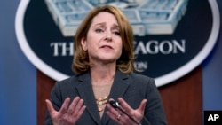資料照片：美國國防部副部長希克斯在五角大樓一次記者會上講話。 (2021年9月22日)
