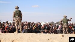 Iordaniya bilan chegaradagi suriyalik qochoqlar.