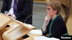 La première ministre écossaise Nicola Sturgeon au Parlement à Édimbourg, le 17 septembre 2020 (Reuters)