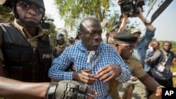 Kizza Besigye madugun adawan kasar Uganda da 'yansanda suka sake cafkewa
