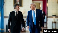 资料照：法国总统马克龙与美国总统特朗普 (2025年2月24日)