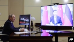 Ruski predsjednik Vladimir Putin razgovara sa kineskim predsjednikom Xi Jinpingom putem videokonferencije u državnoj rezidenciji Novo-Ogaryovo izvan Moskve, Rusija, 21. januara 2025.