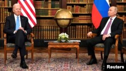 Predsjednik SAD Joe Biden tokom sastanka sa predsjednikom Rusije Vladimirom Putinom, u Ženevi, 16. juni 2021.