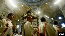 El Papa Benedicto XVI anunció que promoverá la inserción de más mujeres en el periódico L'Obsservatore Romano, que cumple 150 años.