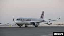 هواپیمای قطری حامل شهروندان آمریکایی آزادشده از ایران در قطر به زمین نشست 