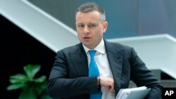 "Сильні армії мають підтримуватись сильними економіками", - заявив міністр фінансів України Сергій Марченко. Він наголосив на важливості реструктуризації боргу.