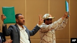 Gen. Mohamed Hamdan Daglo, bidix