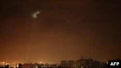 تصویری از آسمان غزه به هنگام راکت‌پرانی حماس (آرشیو)