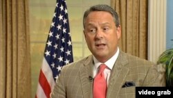 Посол Джон Філі