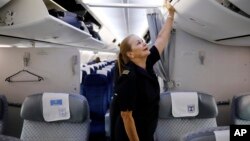 یک مهماندار شرکت هواپیمایی اسرائیلی ال عال - آرشیو