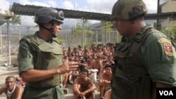 El general de la Guardia Nacional Antonio Benavidez durante la operación militar en la cárcel El Rodeo.