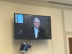 2024年11月22日，美國南卡羅來納州眾議員拉爾夫‧諾曼(Ralph Norman)在影片致詞中表示，《大紀元時報》二十年前出版的《九評共產黨》是一部非凡的作品，突顯了中國共產黨的毀滅性本質。 （美國之音薛小山拍攝）