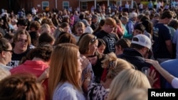 Tuga i šok nakon pucnjave na rođendanu (Foto: REUTERS/Cheney Orr)