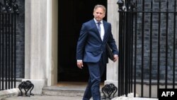 گرانت شاپس، وزیر دفاع بریتانیا - آرشیو