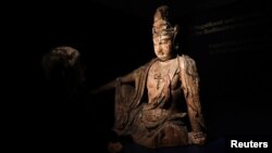 مجسمه‌ کم‌نظیر بودا در حراج‌خانه «بانمز» در بولون، فرانسه - ۹ ژوئن ۲۰۲۳ (۱۹ خرداد ۱۴۰۲)