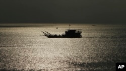 A ferry transports people from Phnom Penh to Arey Ksat across the Mekong River outside Phnom Penh, Cambodia, Tuesday, Jan. 28, 2020. (AP Photo/Heng Sinith)