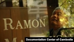 លោក ឆាំង យុ គឺជានាយកមជ្ឈមណ្ឌលឯកសារកម្ពុជា និង​ជា​ស្ថាបនិក​នៃ​វិទ្យាសា្ថន​ស្លឹករឹត។ លោកក៏ជា​អ្នក​រស់រាន​មានជីវិត​ម្នាក់​ពី​របប​វាល​ពិឃាត​របស់​ខ្មែរក្រហម​ផងដែរ។ លោកបាន​​ទទួលពាន​រង្វាន់ ​Ramon Magsaysay ក្នុង​ទីក្រុង​ម៉ានីល​ ប្រទេសហ្វីលីពីន​ សម្រាប់ស្នាដៃ​រក្សា​ការ​ចងចាំ​ប្រវត្តិសាស្ត្រ​ ដើម្បីការ​សះស្បើយ​ផ្លូវ​ចិត្ត​ និង​យុត្តិធម៌។ (រូបថតដោយ មជ្ឈមណ្ឌលឯកសារកម្ពុជា)