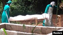 قرار بود فیلم "من ناصر حجازی هستم" اکران شود اما به خاطر شکایت امیر قلعه نویی، اکران این فیلم متوقف شد. وکیل قلعه نویی تنها گفته که برخی مسایل مطرح شده در این فیلم مصداق "نشر اکاذیب و توهین" است.<br />
عکس: مهدی نصیری، ایلنا