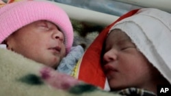 په افغانستان کې د سرې میاشتې ټولنه وايي دا مهال د ۴۰۰۰ ماشومانو زړونه سوري دي چې بېړنۍ درملنه غواړي.