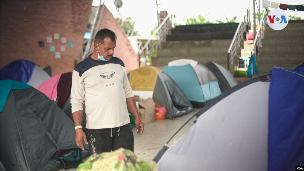 Los migrantes se siente amenazados y salieron de sus hogares con lo poco que tenían a la mano. 