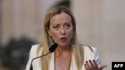 រូបឯកសារ៖ នាយករដ្ឋមន្រ្តី​អ៊ីតាលី​លោកស្រី Giorgia Meloni ថ្លែងនៅក្នុងសន្និសីទសារព័ត៌មានរួមមួយ ក្រោយកិច្ចប្រជុំកំពូល EU-MED9 នៅប្រទេសម៉ាល់តា កាលពីថ្ងៃទី២៩ ខែកញ្ញា ឆ្នាំ២០២៣។ 