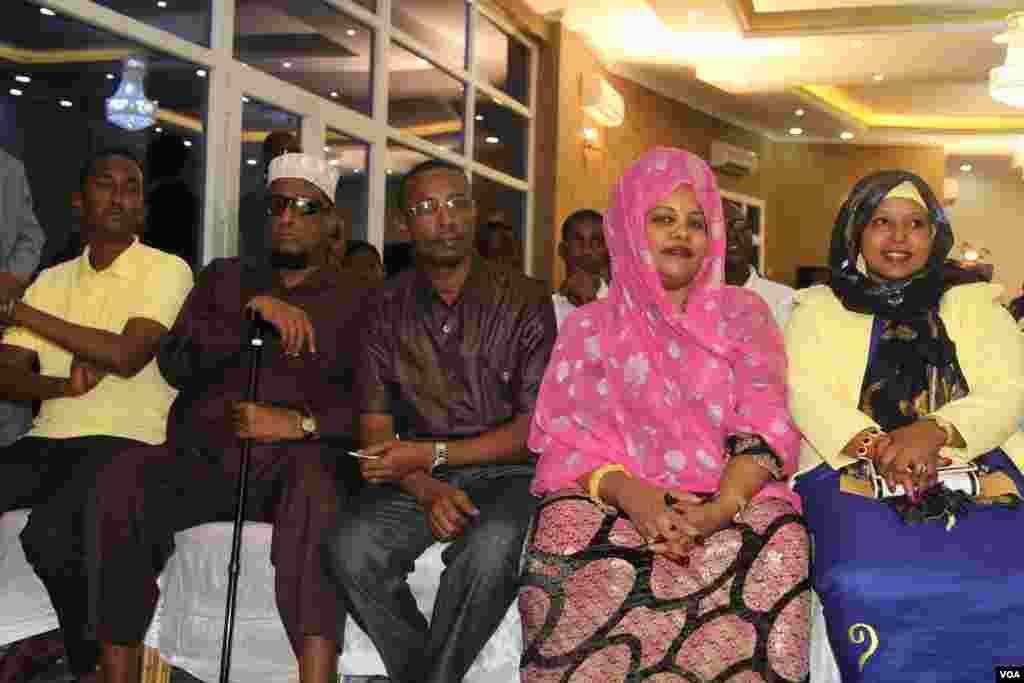 Mogadishu residents taking part in a town hall hosted by VOA's Somali service Saturday conversed with Somali President Hassan Sheikh Mohamoud in Somalia and residents in St. Paul, Minnesota, home to the largest Somali community in the U.S.