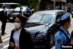 خودرویی که جسد نخست وزیر سابق ژاپن را حمل می کند - ۹ ژوئیه ۲۰۲۲ (۱۸ تیر ۱۴۰۱)