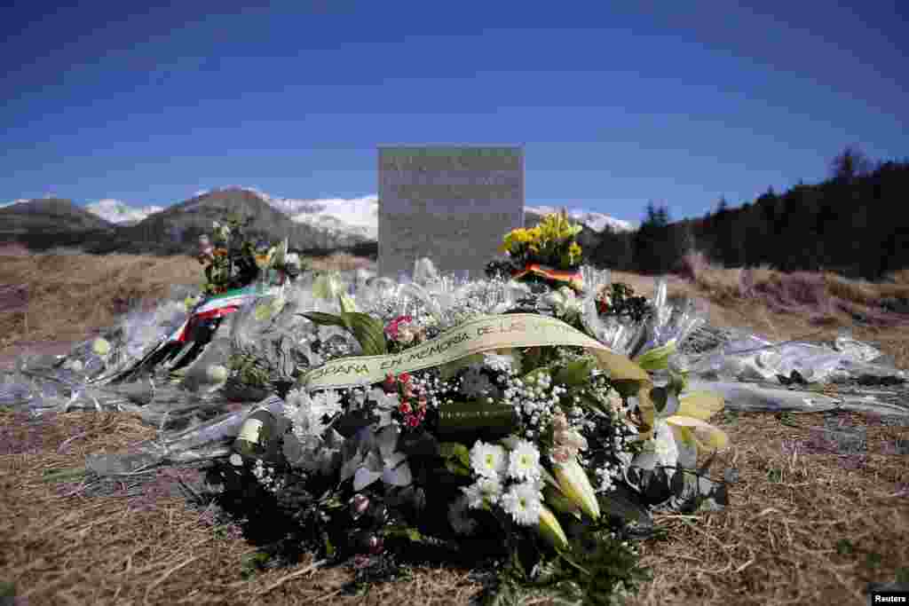 A wreath of flowers is left for the Spanish victims of the Germanwings air plane disaster at the memorial site for the victims, in the village of Le Vernet, in the French Alps, March 27, 2015.