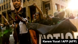 Učesnici marša u Mineapolisu