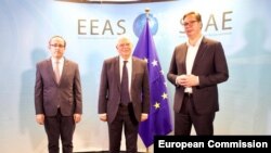 Premijer Kosova Avdulah Hoti, šef evropske diplomatije Žozep Borelj i predsednik Srbije Aleksandar Vučić u Briselu, 16. jul 2020.