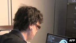 Jey Alan Zimmerman kar bo'lsa-da, Brodvey teatrlari uchun musiqa bastalaydi