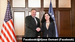 Specijalni izaslanik SAD Gabrijel Eskobar sa predsednicom Kosova Vjosom Osmani, arhivska fotografija