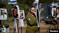 ARCHIVO - Una soldado israelí captada el 7 de febrero de 2024 en el sitio del Festival Nova donde el grupo Hamás disparó contra asistentes y secuestró a un número significativo de ciudadanos de Israel y de otras partes del mundo. 