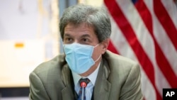 美國副國務卿費爾南德斯在匹茲堡與當地工會領袖一道參加圓桌討論會。(2021年9月30日)