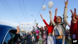 Učesnici protesta u Minsku, u Belorusiji, 13. avgust 2020.