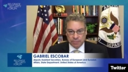 Gabrijel Eskobar, zamjenik pomoćnika američkog državnog sekretara za evropska i evroazijska pitanja tokom online učešća na Beogradskom bezbjednosnom forumu, događaju u Beogradu, 26. oktobra 2021. (Foto: Twitter nalog Ambasade SAD u Beogradu)