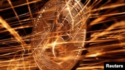 Се работи за доведување во заблуда дека пријавителот ќе поврати претходно изгубени средства, велат од МВР за еден од четирите пријавени случаи на македонски граѓани кои се „изгореле“ поради измами во тргувањето со криптовалутите 