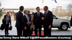 美国代表团与乌克兰代表团在柏林会晤，讨论乌克兰和平协议。(2025年12月14日)