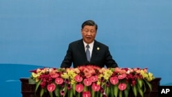 El presidente chino Xi Jinping pronuncia un discurso durante el Foro de la Franja y la Ruta en el Gran Palacio del Pueblo en Beijing, el 18 de octubre de 2023. 