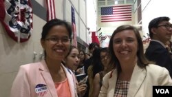 ​លោកស្រី ​ចក់ ​សុភាព ​ប្រធាន​មជ្ឈមណ្ឌល​សិទ្ធិ​មនុស្ស​កម្ពុជា ​បាន​ចូលរួម​ក្នុង​កម្ម​វិធីតាមដាន​លទ្ធផល​នៃ​ការបោះឆ្នោត​ជ្រើសរើស​ប្រធានាធិបតី​អាមេរិក​ឆ្នាំ​២០១៦ ​នៅ​ស្ថានទូត​អាមេរិក​ប្រចាំ​កម្ពុជា កាលពី​ថ្ងៃពុធ ទី៩ ខែវិច្ឆិកា ឆ្នាំ២០១៦។