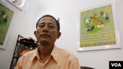 រូបឯកសារ៖ លោក ​អ៊ិន​ គង់​ជិត​ អ្នក​សម្រប​សម្រួល​សិទ្ធិ​មនុស្ស​ប្រចាំ​ខេត្ត​កោះកុង ​នៃ​អង្គការ​សិទ្ធិ​មនុស្ស ​លីកាដូ ​អំឡុង​ពេល​ផ្ដល់​បទ​សម្ភាស​ដល់​ VOA។​ (អូន ឆេងប៉រ/VOA)