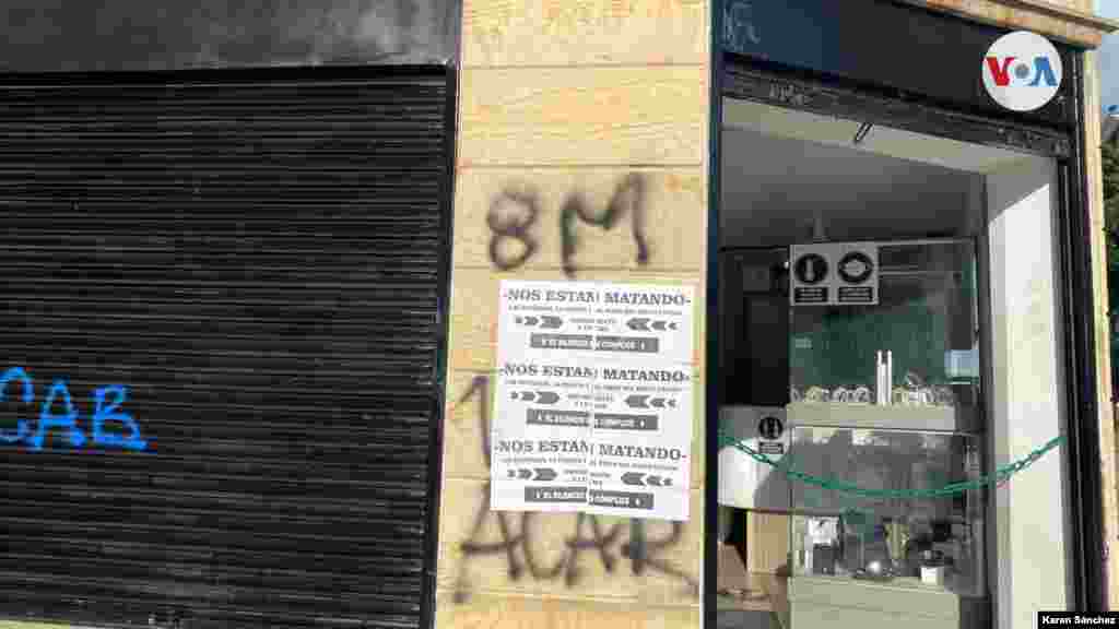 Algunos comercios en el centro de Bogotá han permanecido cerrados, en lugares cercanos a las protestas, y reportan pérdidas. [Foto Karen Sánchez/VOA].