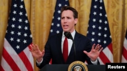 资料照：美国国会共和党联邦参议员霍利（Sen. Josh Hawley, R-MO） 