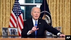 Бајден алармираше во време кога некои од најбогатите луѓе во Америка и сопствениците на технолошки гиганти се собраа околу Трамп, но тој не спомна никого по име. 