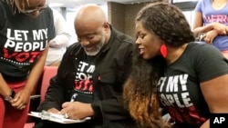 Florida shtatida sobiq mahkumlarning ovoz berish huquqini tiklash harakati vakillari. 8-yanvar, 2019. 