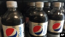 آسپارتام در نوشابه‌های رژیمی پپسی، کوکاکولاهای رژیمی و برخی آدامس‌ها استفاده می‌شود