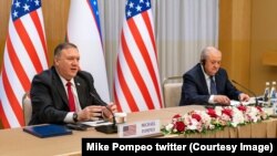 El secretario de Estado de EEUU, Mike Pompeo, junto al ministro de Exteriores de Uzbekistán, Abdulaziz Kamilov, en Tashkent, Uzbekistán, el lunes 3 de febrero de 2020.