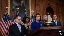 A la presidente de la Cámara de Representantes, Nancy Pelosi, le ha tocado ser la punta de lanza en la batalla política contra el presidente Donald Trump. Ser llamada por Trump, "La loca Nancy" ha sido parte de esa batalla. Foto AP.